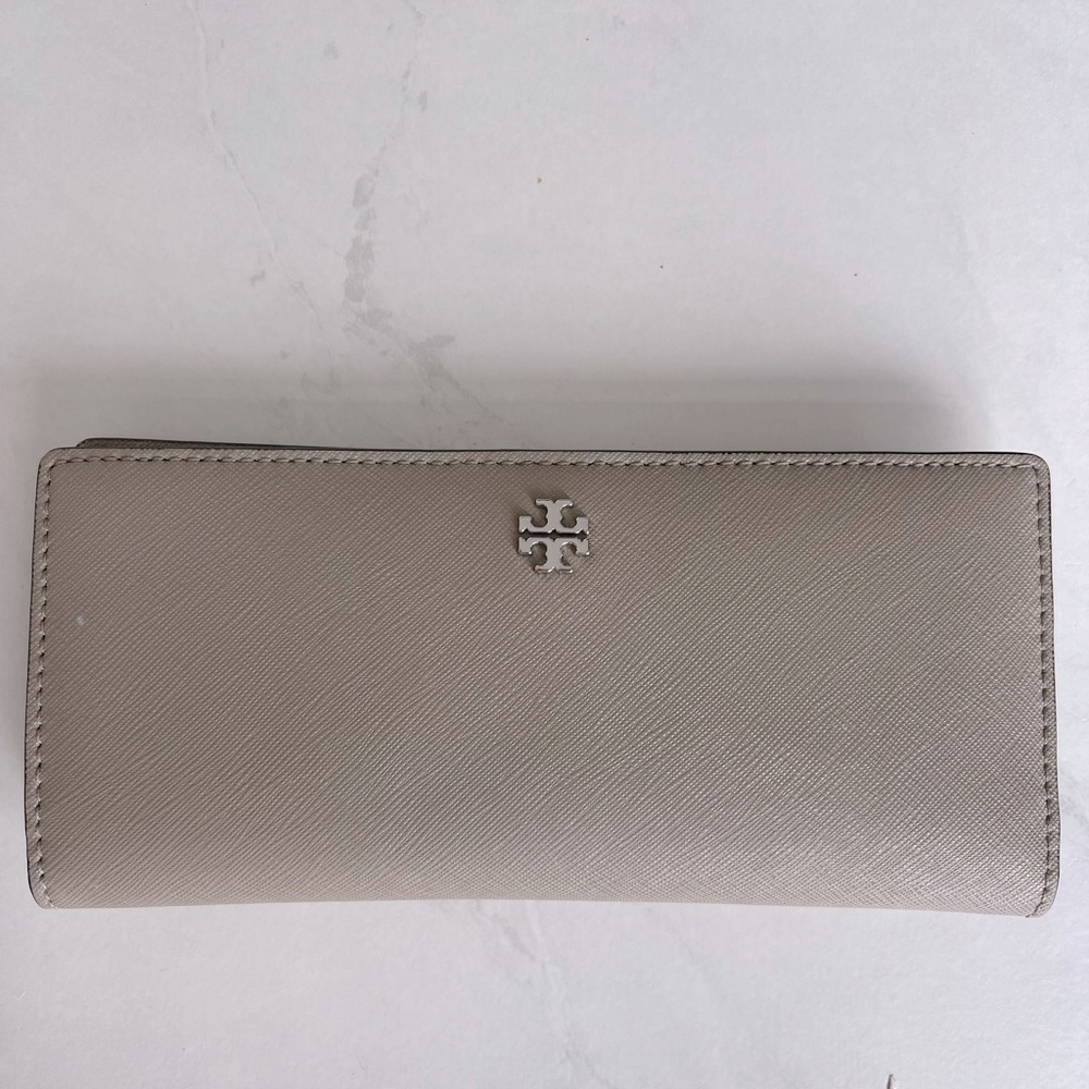 Light grey Tory Burch wallet